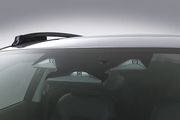 EyeSight sustav s dvjema kamerama u boji za prepoznavanje vozila i pješaka